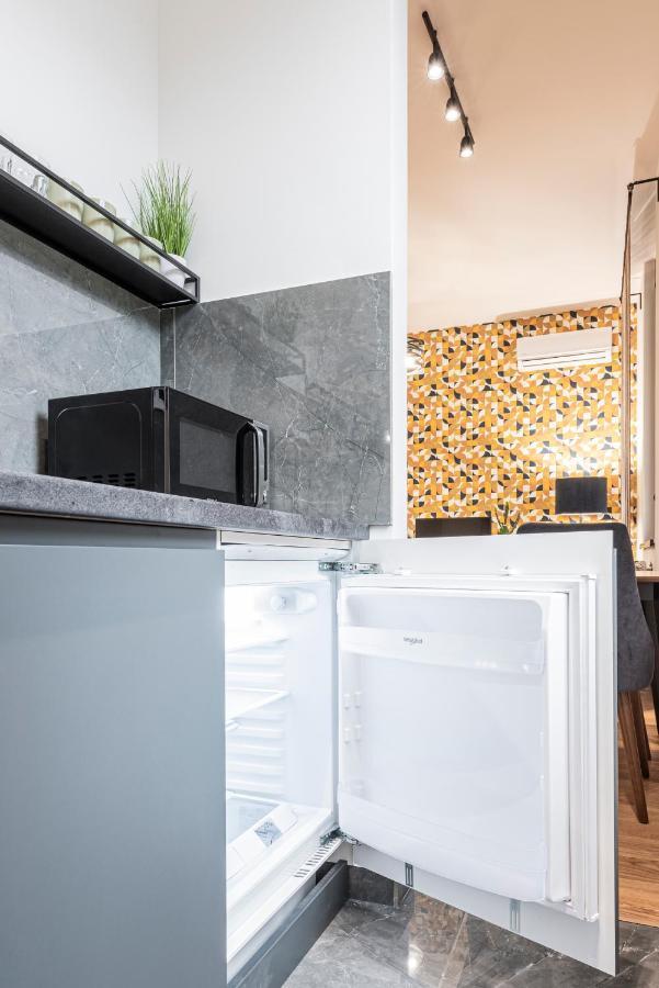 Vertigo Modern Studio-Free Private Parking-Fast Wi-Fi Novi Sad Buitenkant foto