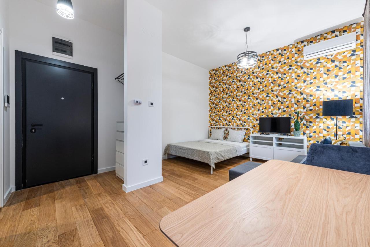 Vertigo Modern Studio-Free Private Parking-Fast Wi-Fi Novi Sad Buitenkant foto