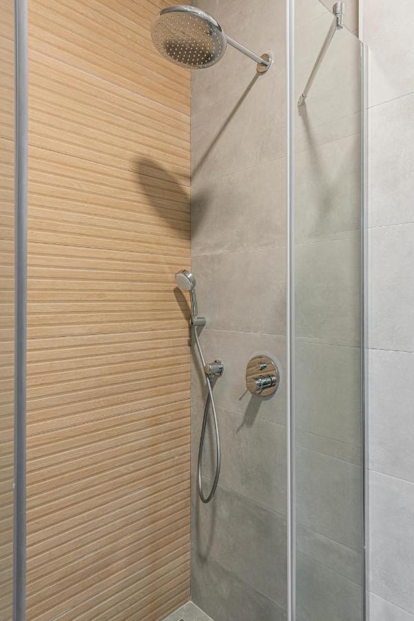 Vertigo Modern Studio-Free Private Parking-Fast Wi-Fi Novi Sad Buitenkant foto